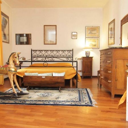 L'Arrocco Bed And Breakfast マリーナ・ディ・カッラーラ エクステリア 写真