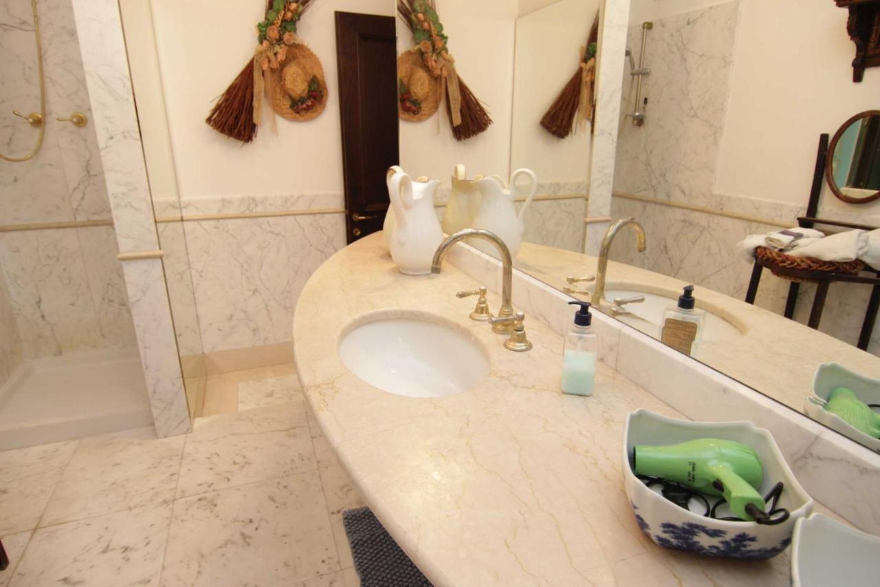 L'Arrocco Bed And Breakfast マリーナ・ディ・カッラーラ エクステリア 写真