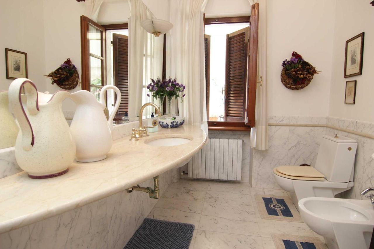 L'Arrocco Bed And Breakfast マリーナ・ディ・カッラーラ エクステリア 写真
